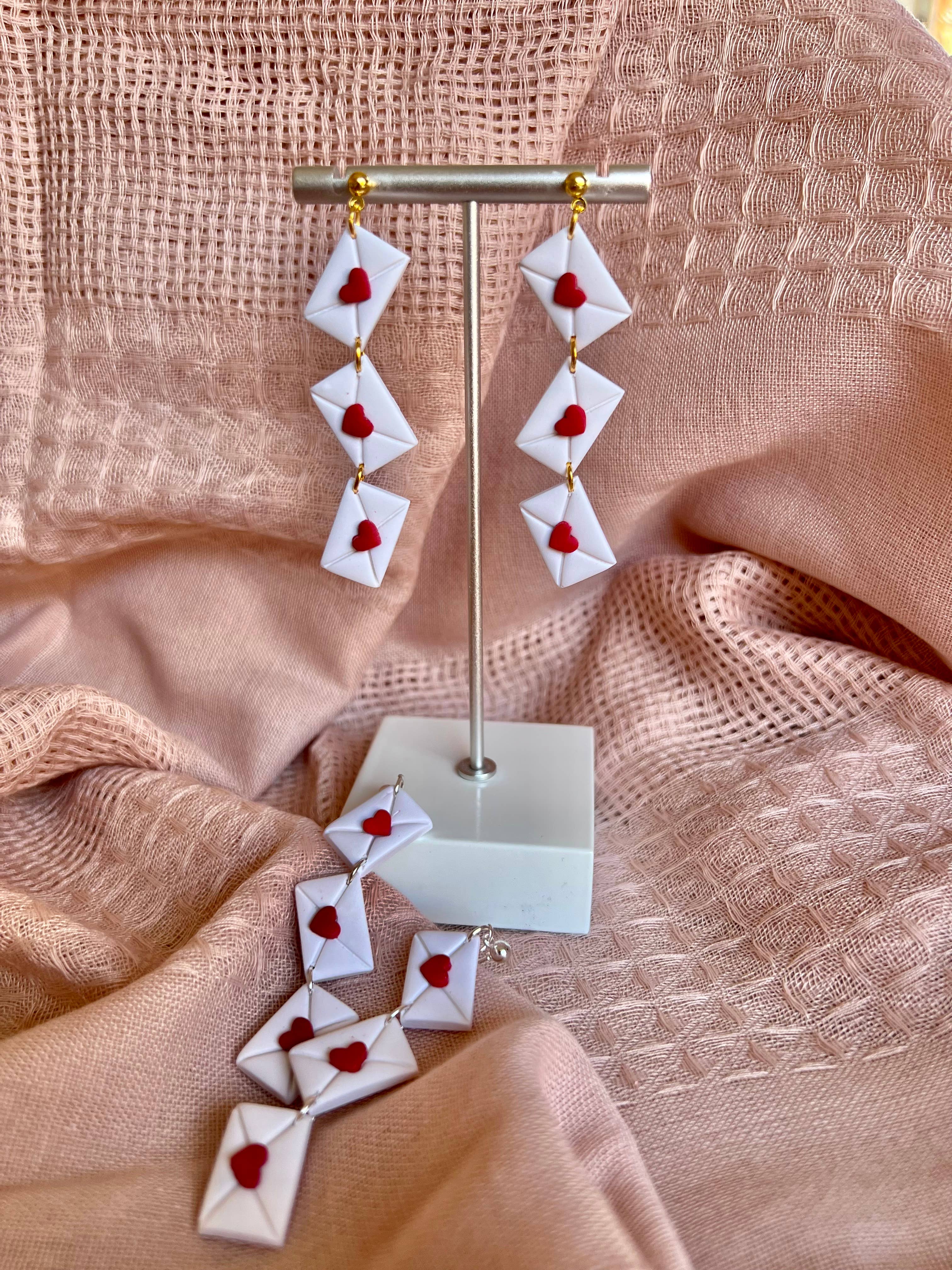 SeizeTheClayJewelry - Vente Boucles d'oreilles pendantes - Boucles d'oreilles Love Letter en argile2
