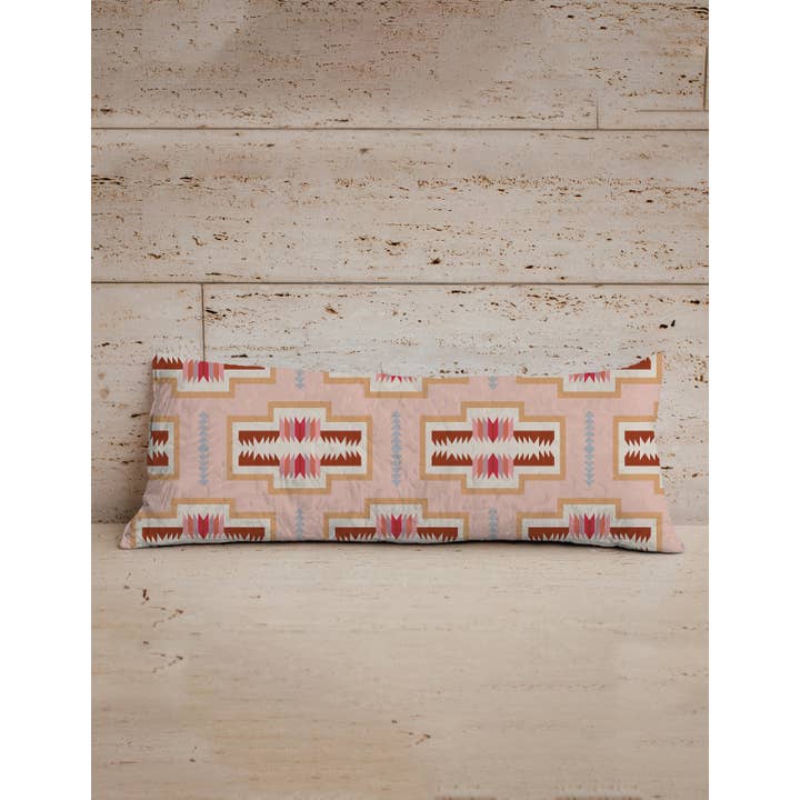 Pecos Rose gestepptes rechteckiges 14" x 33" Kissen für den Großhandel von Ida Mae Home