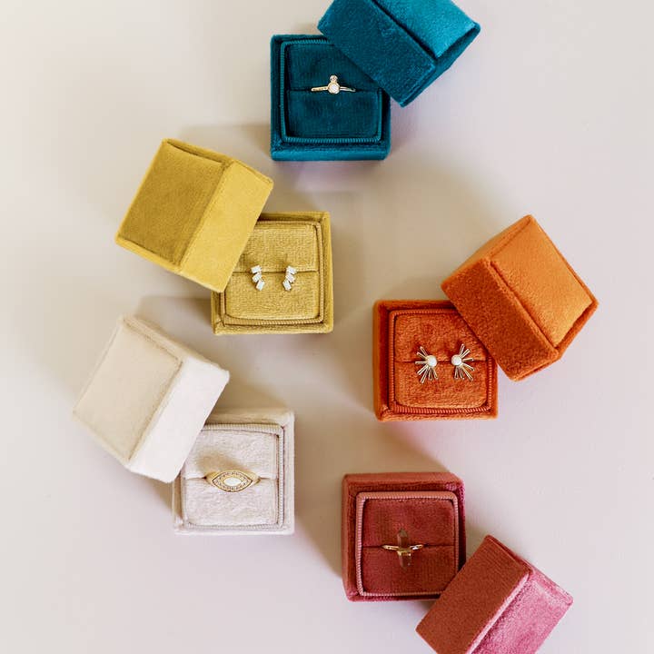 JaxKelly – Großhandel Schmuckschatulle/-Organizer – Velours-Schmuckkästchen - quadratisch - Creme2