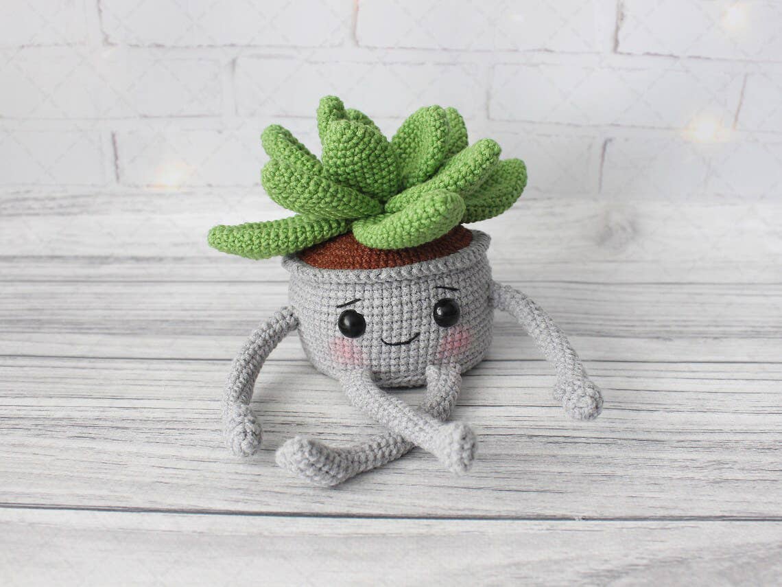 TOMOPOD LLC - Wholesale Decorative Tabletop Object - Crochet Smiling Succulent Plant Pot, Plant Lover Gift Decor3