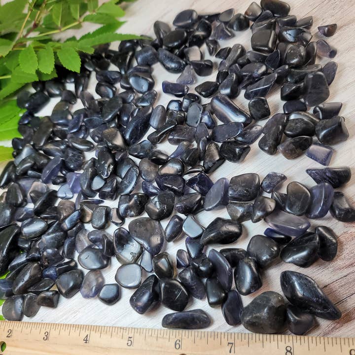 Aquamarine Daydream Wholesale – Engroshandel Spirituelle sten og krystaller – .5 kg Iolite Tumbles ~ Polerede Krystaller