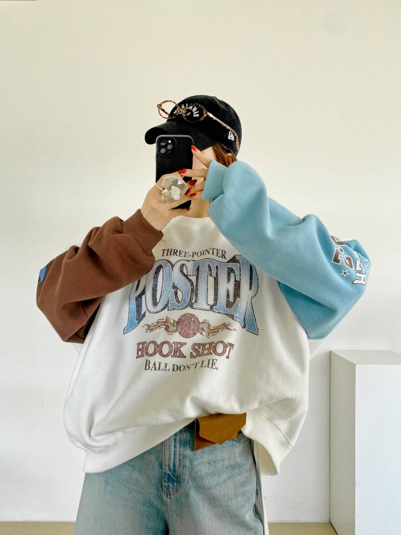 Little Light - Wholesale Graphic Sweatshirt - Women's - Poster Hook Shot Vintage Color-Block Sweatshirt13