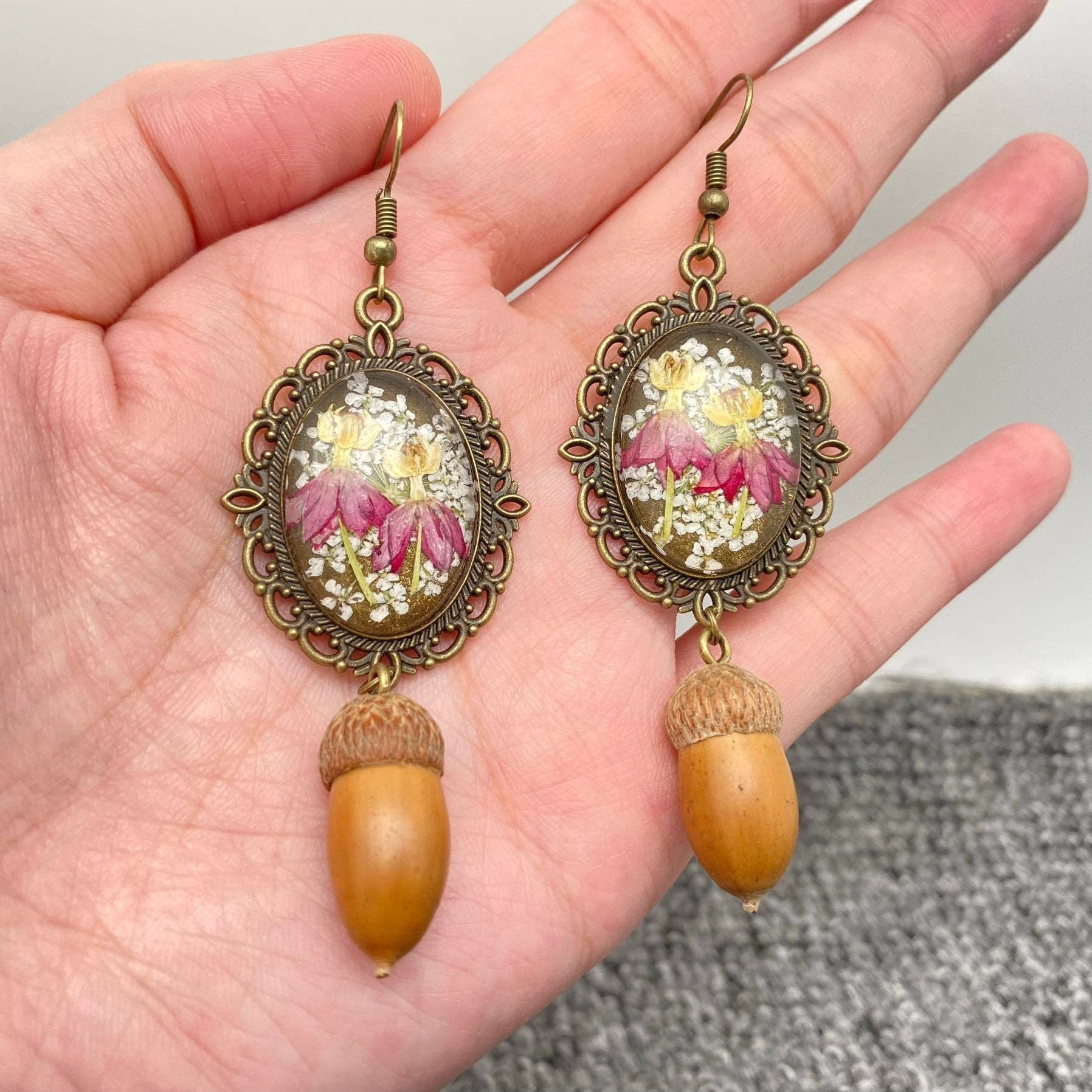 Mio Queena - Wholesale Dangle Earrings - Vintage Genuine Dried Acorn & Flowers Charm Earrings - PDF2