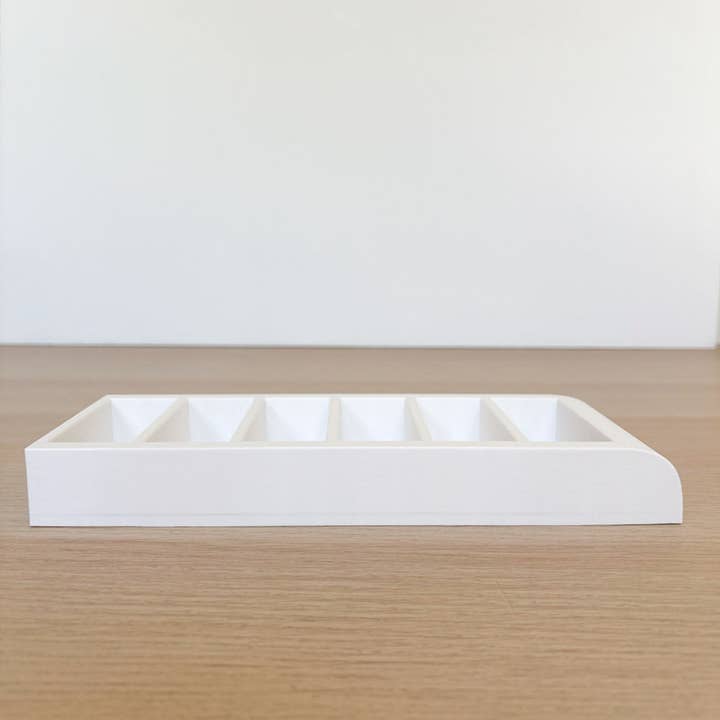 Mixie Market - Wholesale Retailer display stand/case - White Clamshell Display Stand2