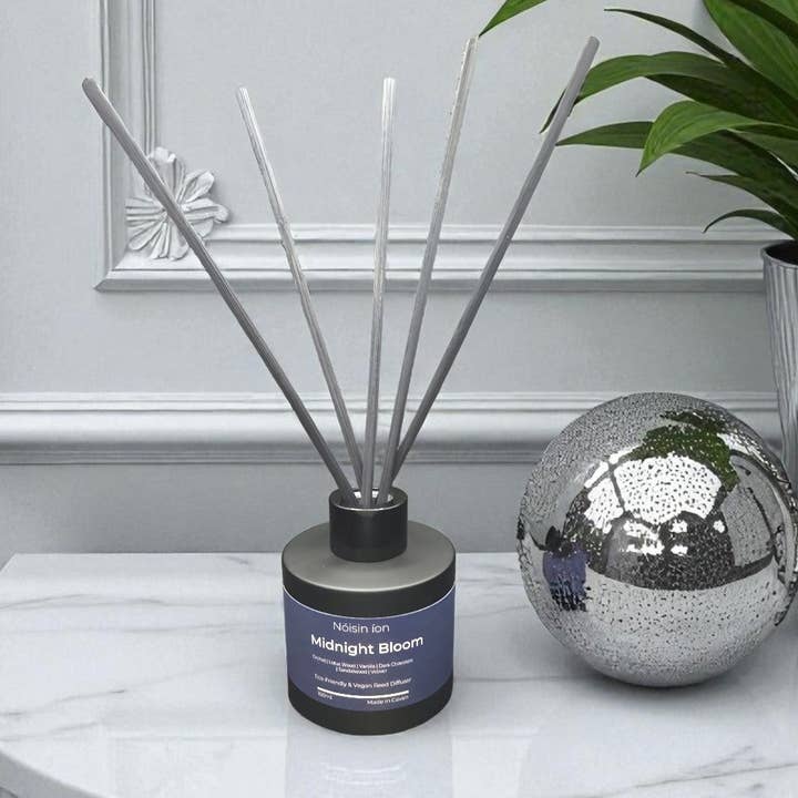 Diffuseur à Roseaux Fleur de Minuit pour la vente par Nóisin íon