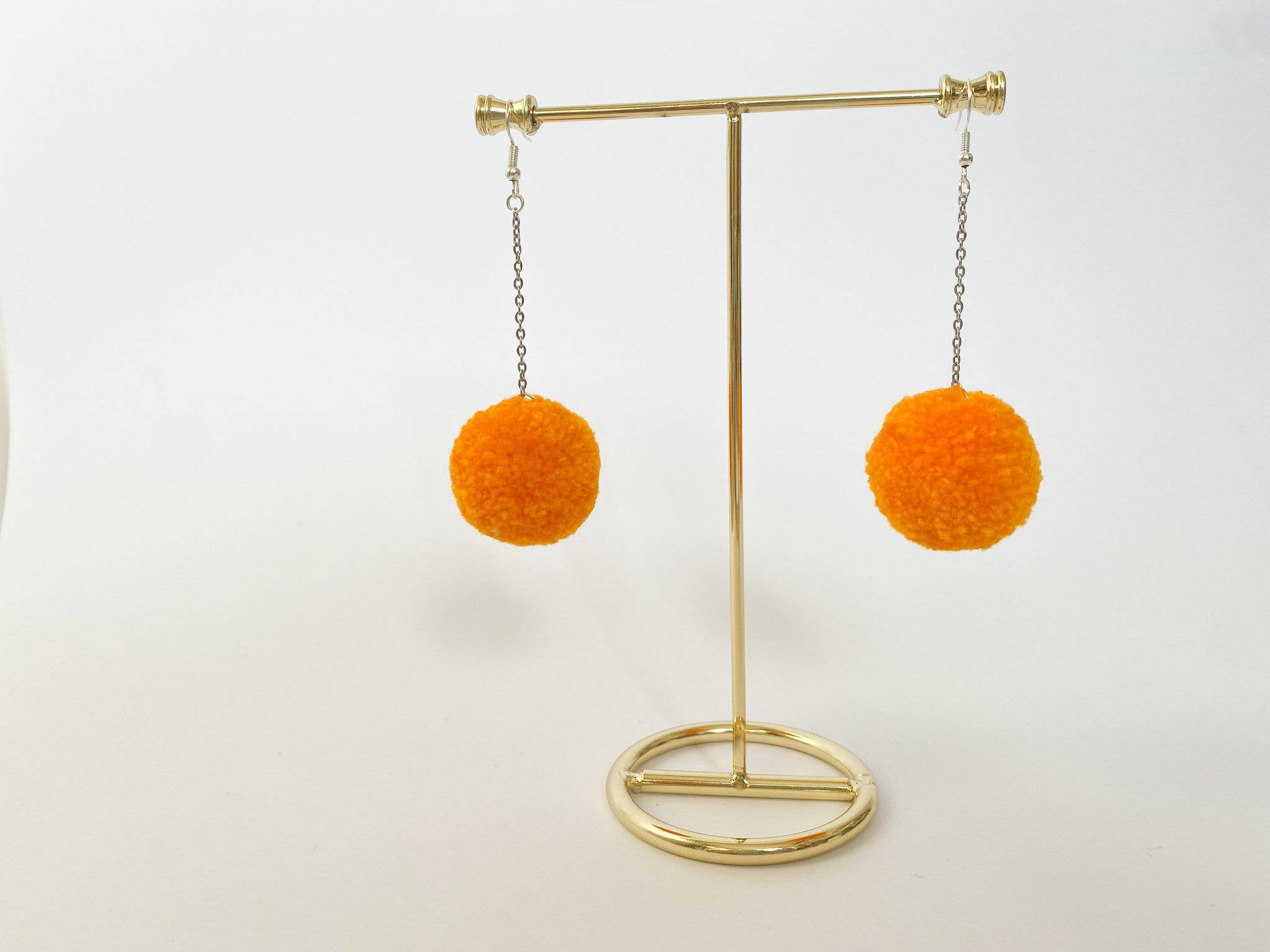 Knit&Knot Designs – wholesale Dangle earrings – Small Pom Pom Earring3