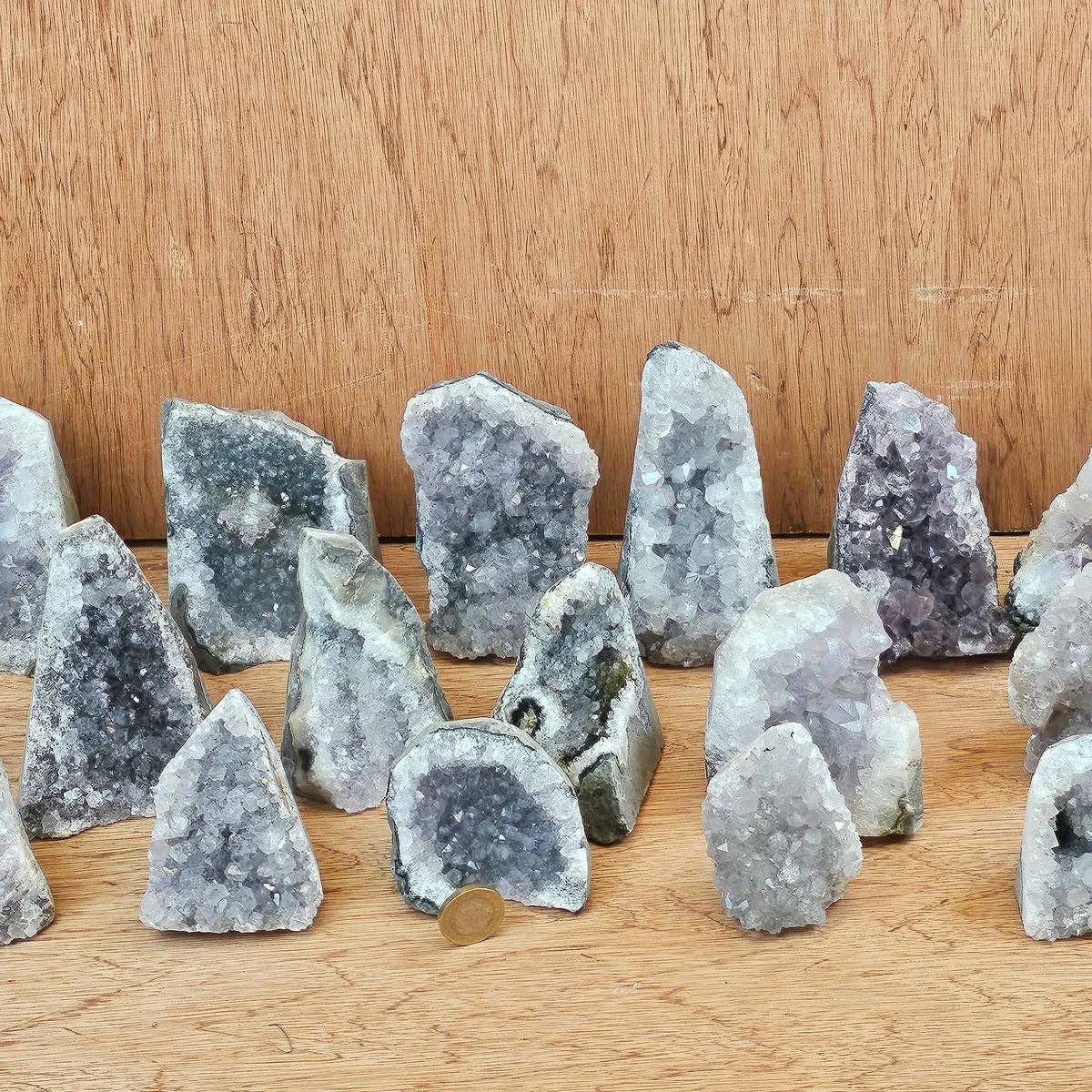 Distinction Crystals - Venta al por mayor Piedras/cristales espirituales - Oferta especial al por mayor de geodas de cristal de cuarzo con base cortada2