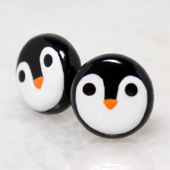 Orecchini a perno con pinguino per la vendita all'ingrosso da parte di Mariposa Miniatures