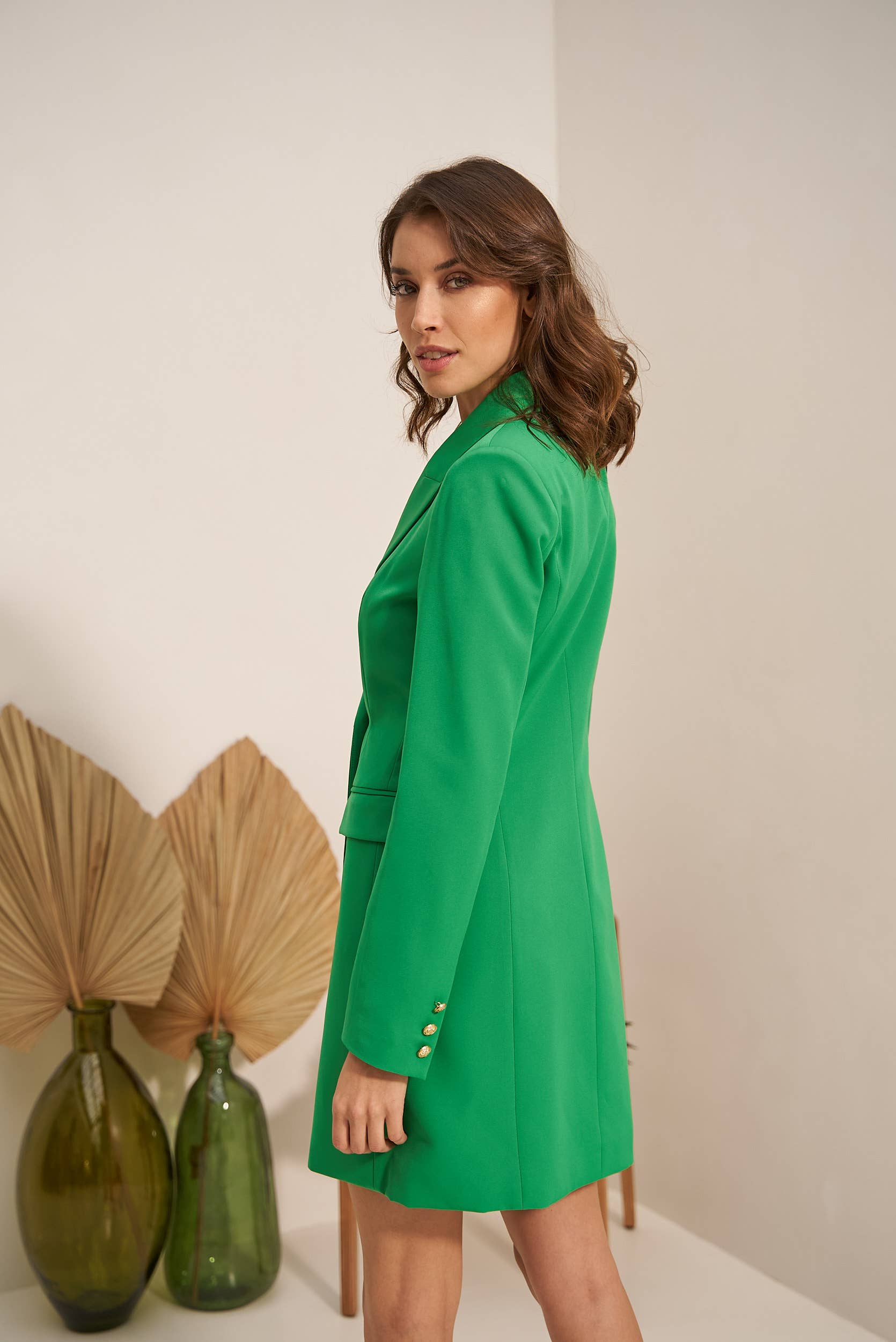 Attentif Paris – Engroshandel Jakke - Dame – Solid dobbeltradet blazer-kjole med guldfarvede knapper3