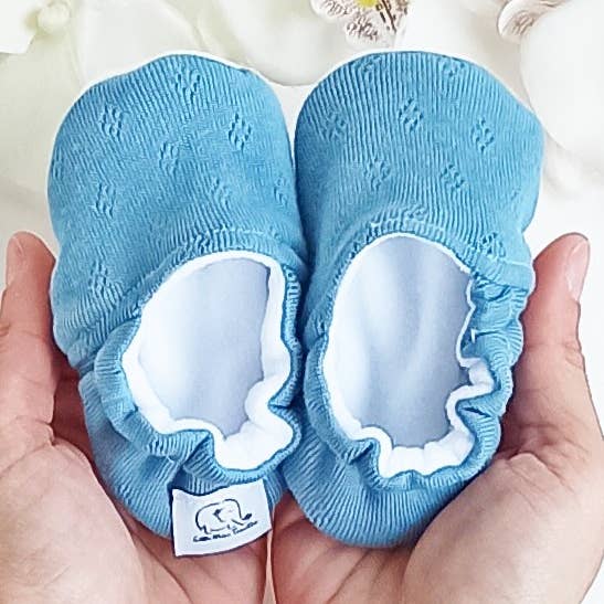 „De tidløse“ hjemmesko - Blå for engroshandel hos Little Miss Tomatoes