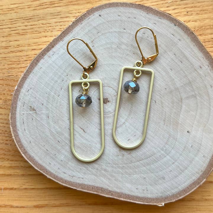 Dana Herbert - Venta al por mayor Pendientes colgantes - Pendientes de arco dorado y cristal2