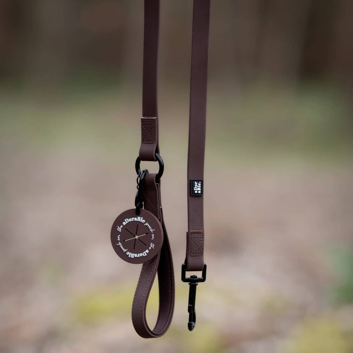 The aDoraBle Pooch Company – Engroshandel Hundeposedispenser – Hundeposeholder - Chokolade - The aDoraBle Pooch Company1