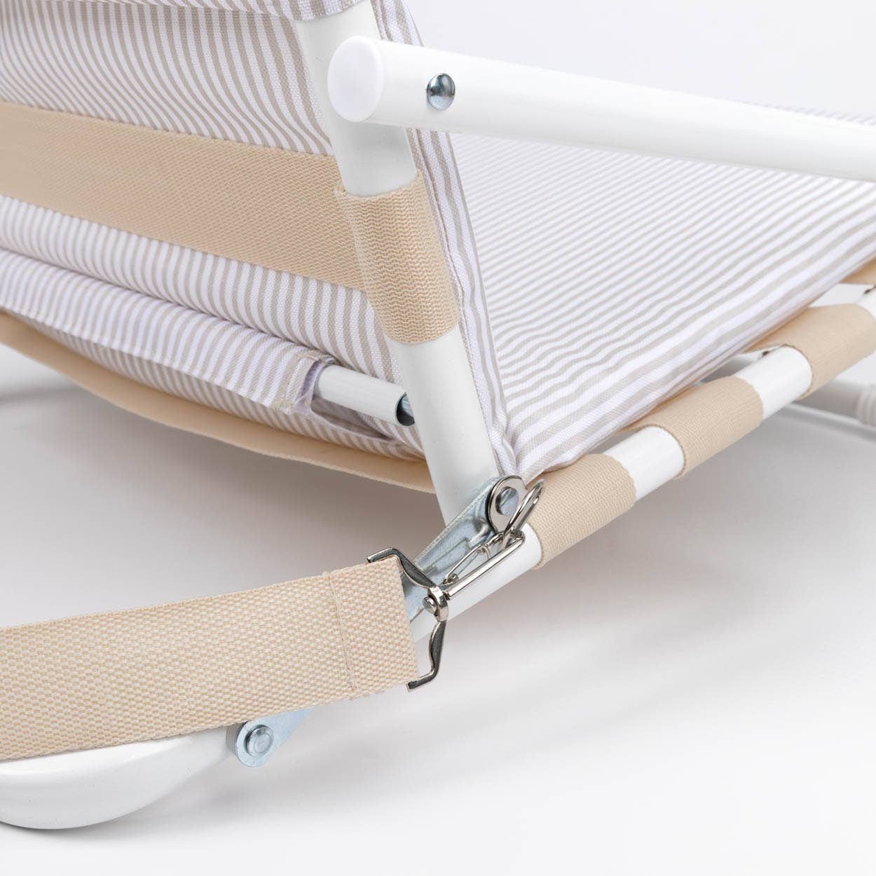 Flamingueo - Vendita all'ingrosso Accessori da spiaggia - Sedia da spiaggia pieghevole Eden con design a righe beige3