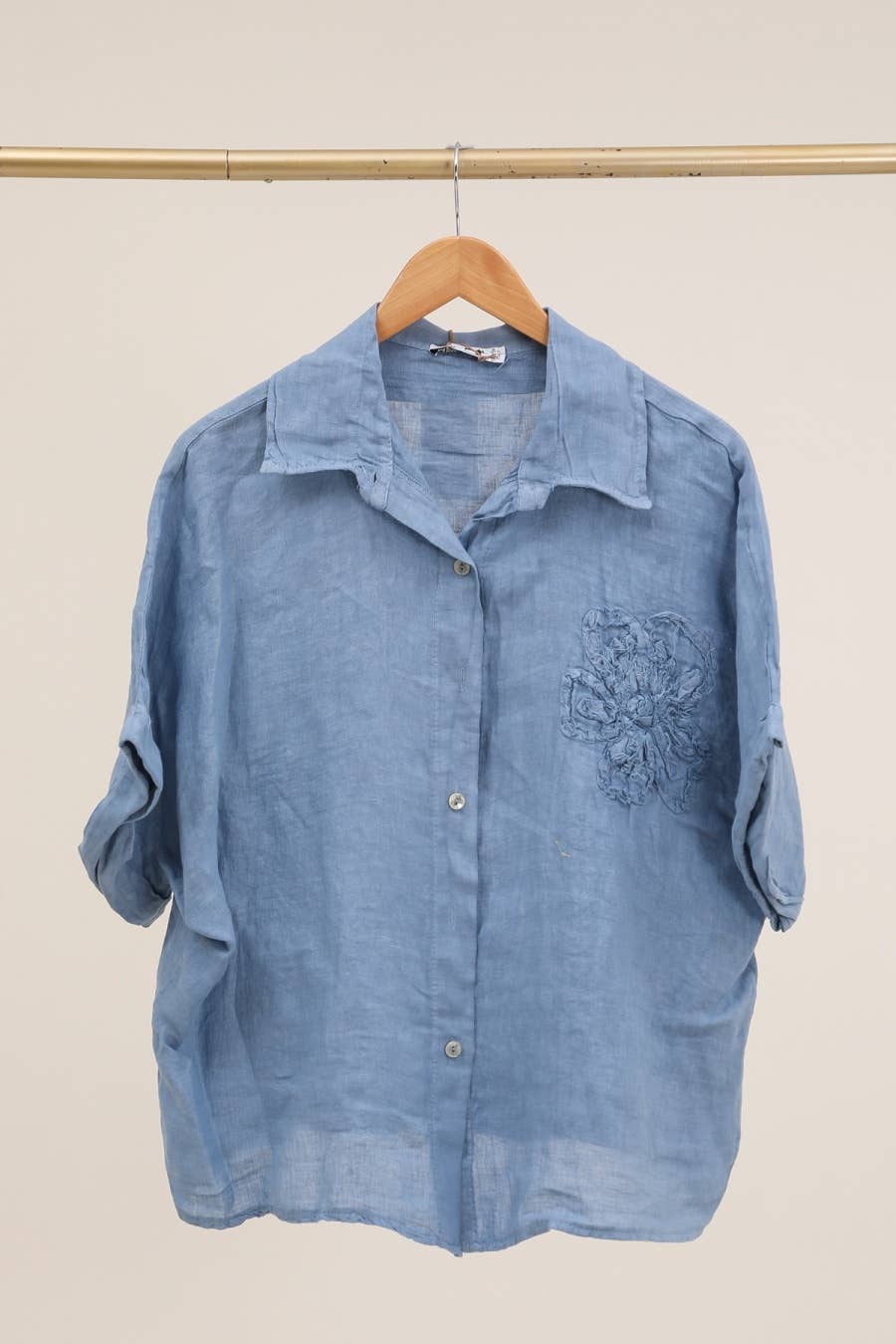 LÉA & LUC - Vente Chemise – femme - Chemise avec une fleur en 100% Lin REF. 203415