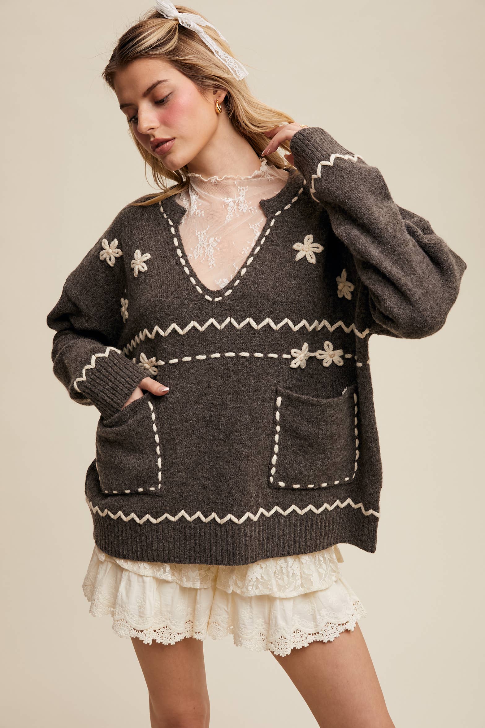 Listicle – wholesale Knitted jumper – Women′s – Floral Embroidered Knit Sweater LSW097812