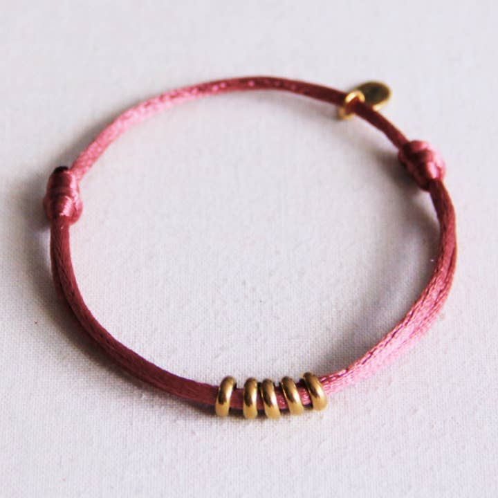 Satin bracelet with rings – old rose/gold for wholesale by Bazou