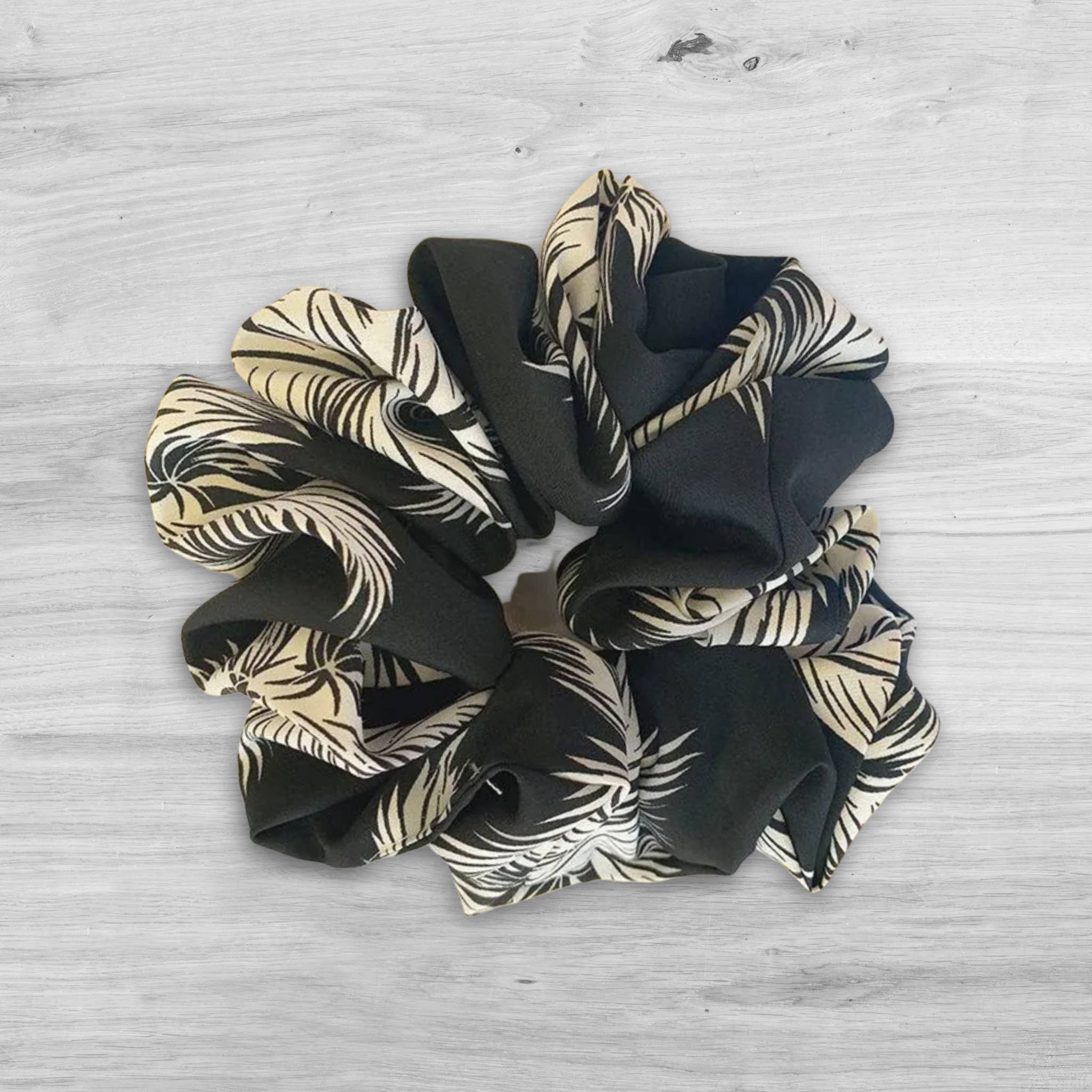 BlveOlive – Engroshandel Scrunchie – Kvinder – Boho Jumbo Scrunchie | Overdimensionerede Scrunchies | Blk Palm Leaf
