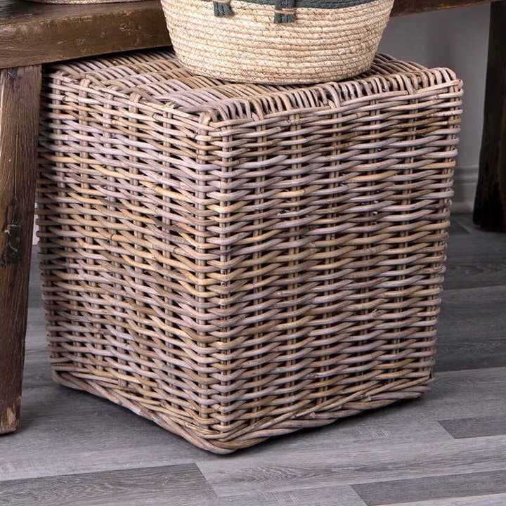 POUF EN ROTIN KUBU CARRÉ pour la vente par Bacon Basketware