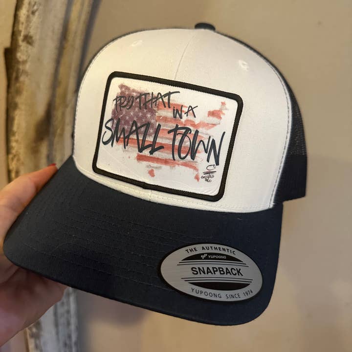 Prøv det i en lille byhat (Multi Color Options) for engroshandel hos Crooked Halo