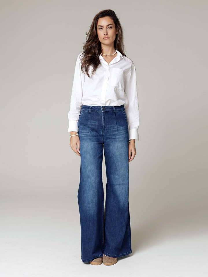 Donkerblauwe Wijde Broek Jeans | De Diba voor wholesale door Good Morning Universe EU