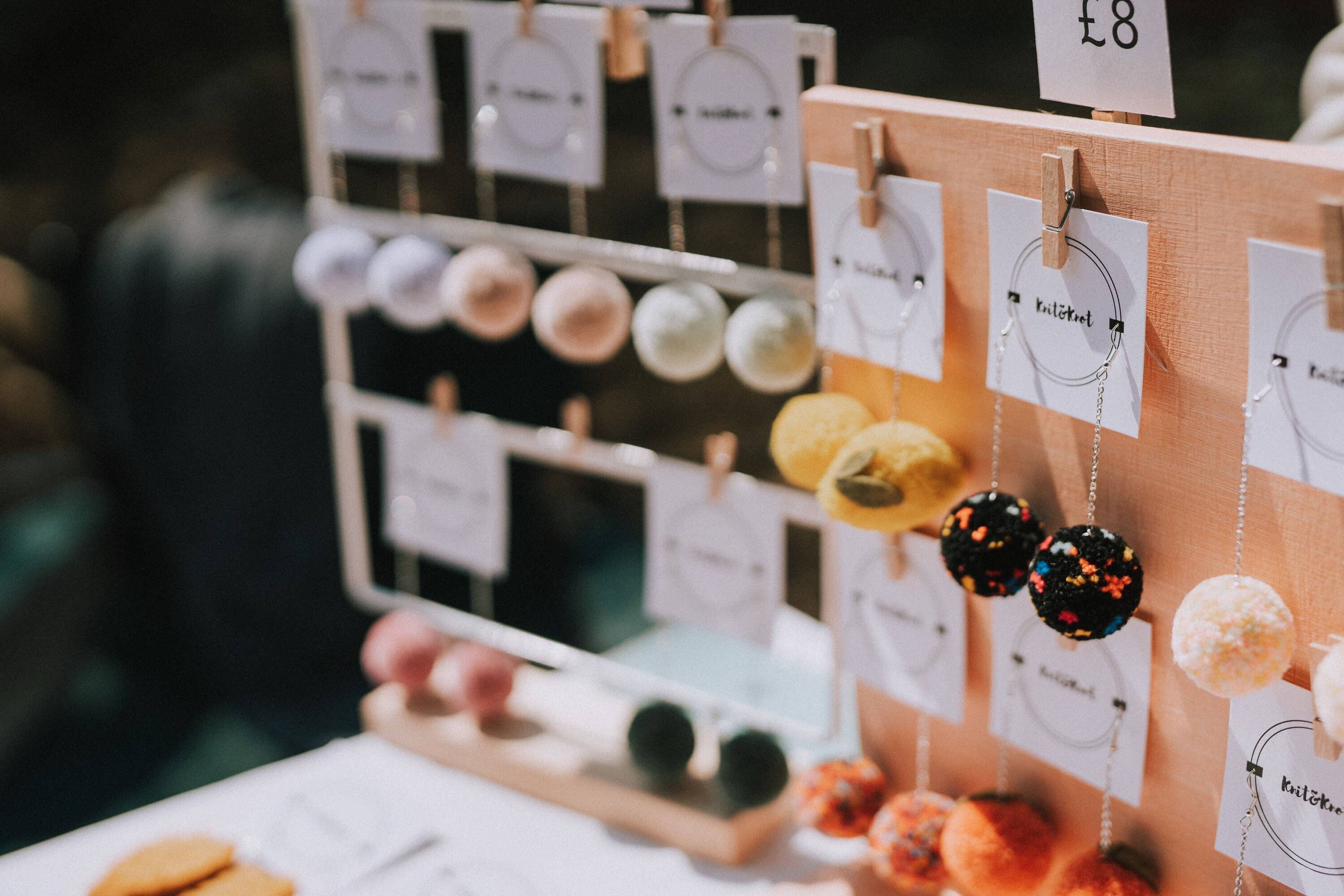 Knit&Knot Designs – wholesale Dangle earrings – Small Pom Pom Earring2