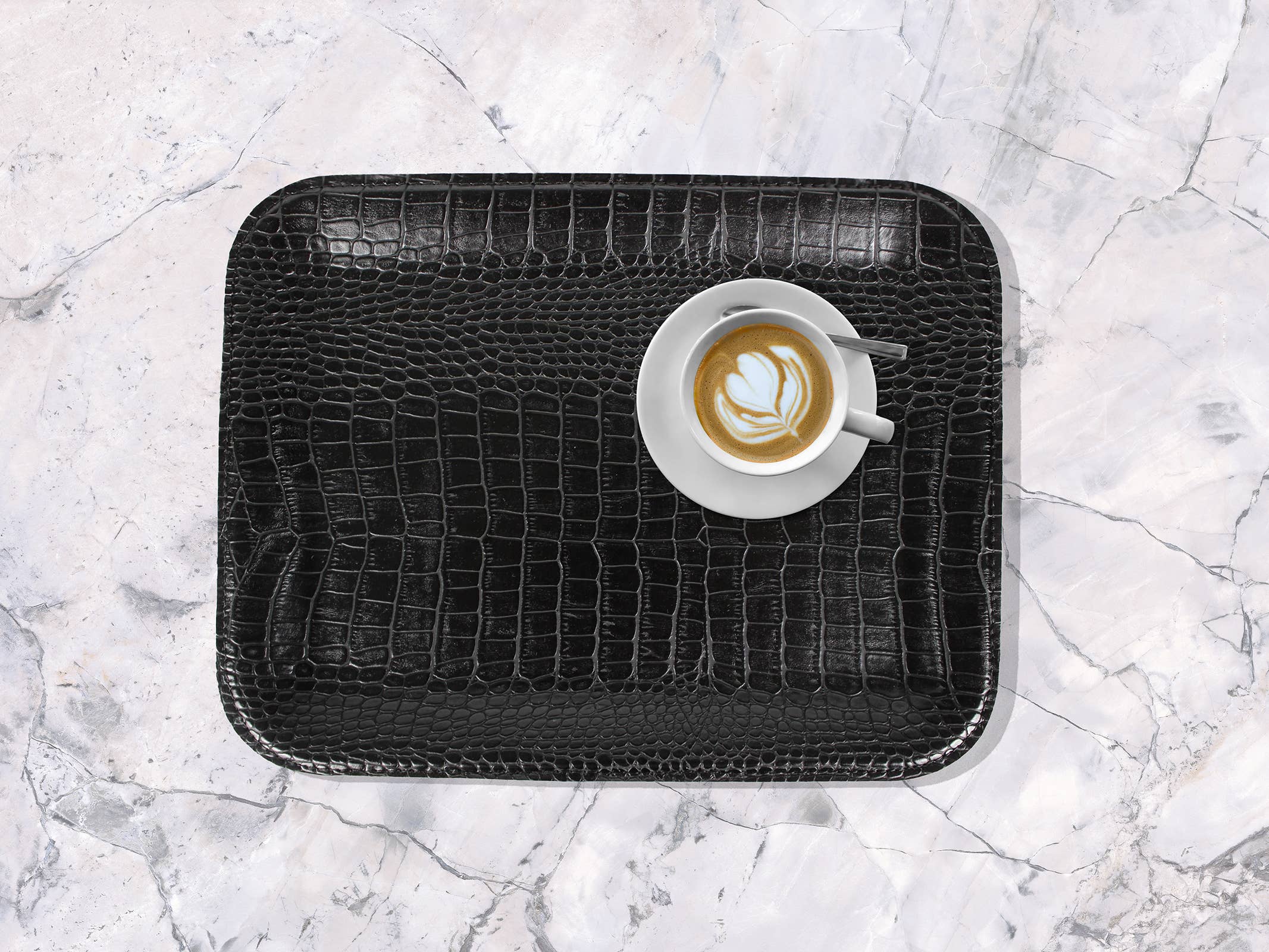 Signature Home Collection GmbH – wholesale Serveringsfat – Liten platt krokodilbricka med svart konstläder för servering0