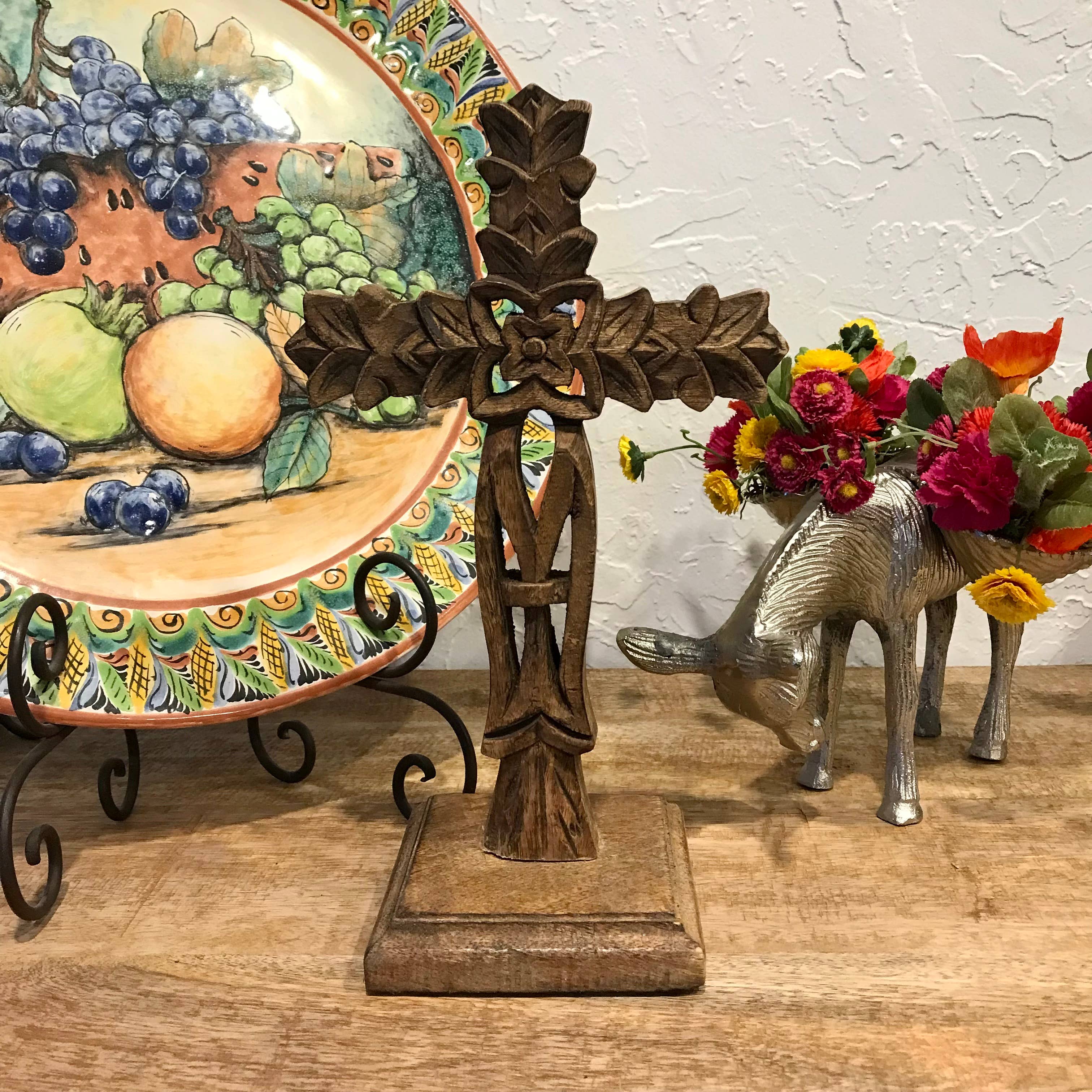 Wilco Home - Vendita all'ingrosso Decorazioni da tavolo - Croce da tavolo San Angelo in legno di mango intagliata a mano3