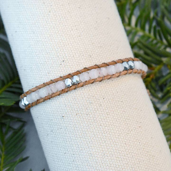 Quartz rose et argent - 1 bracelet en cuir pour la vente par Hadley Richards Designs