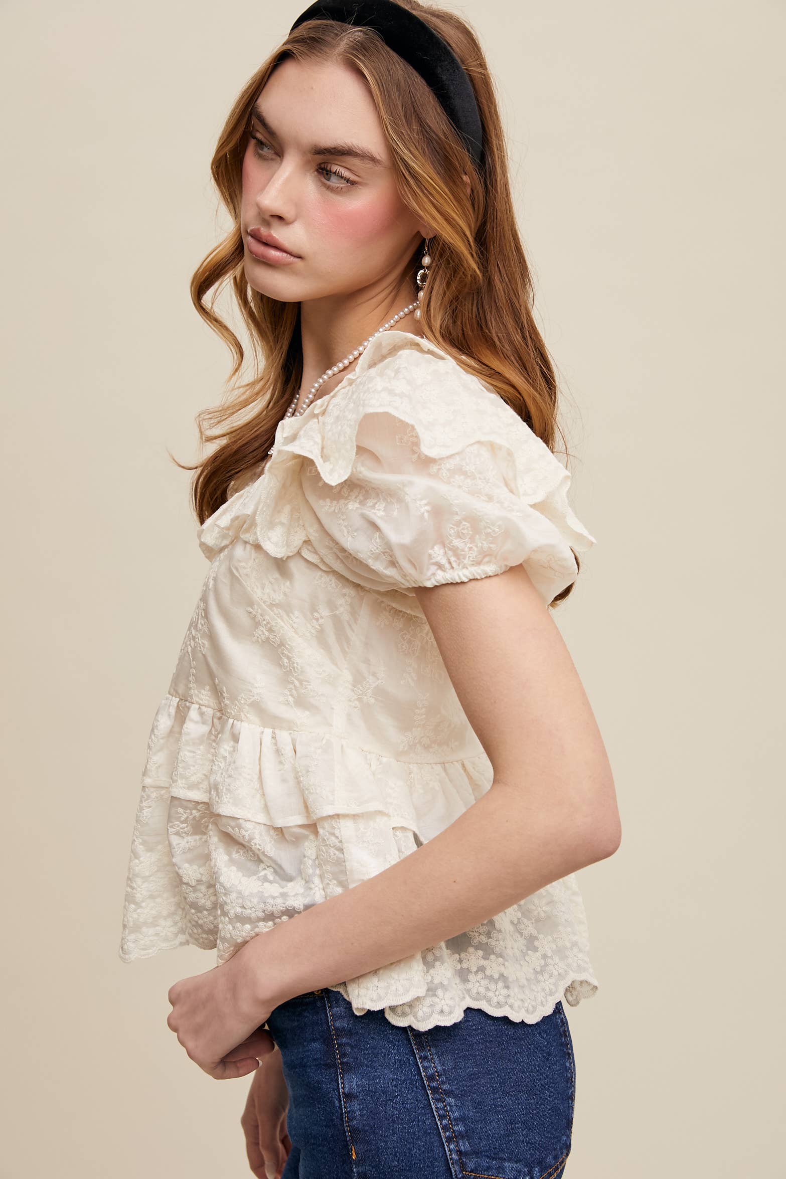 Listicle – Engroshandel Bluse - Dame – Broderet flæsepeplumbluse27