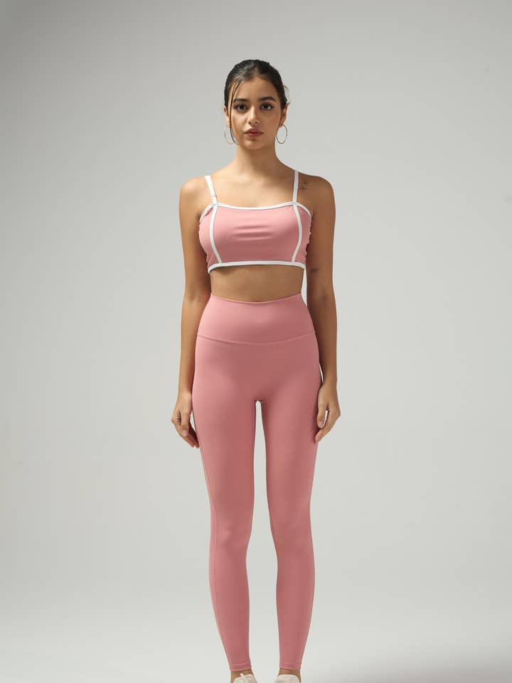 Set Studio Rose per la vendita all'ingrosso da parte di JOJO FASHION INC