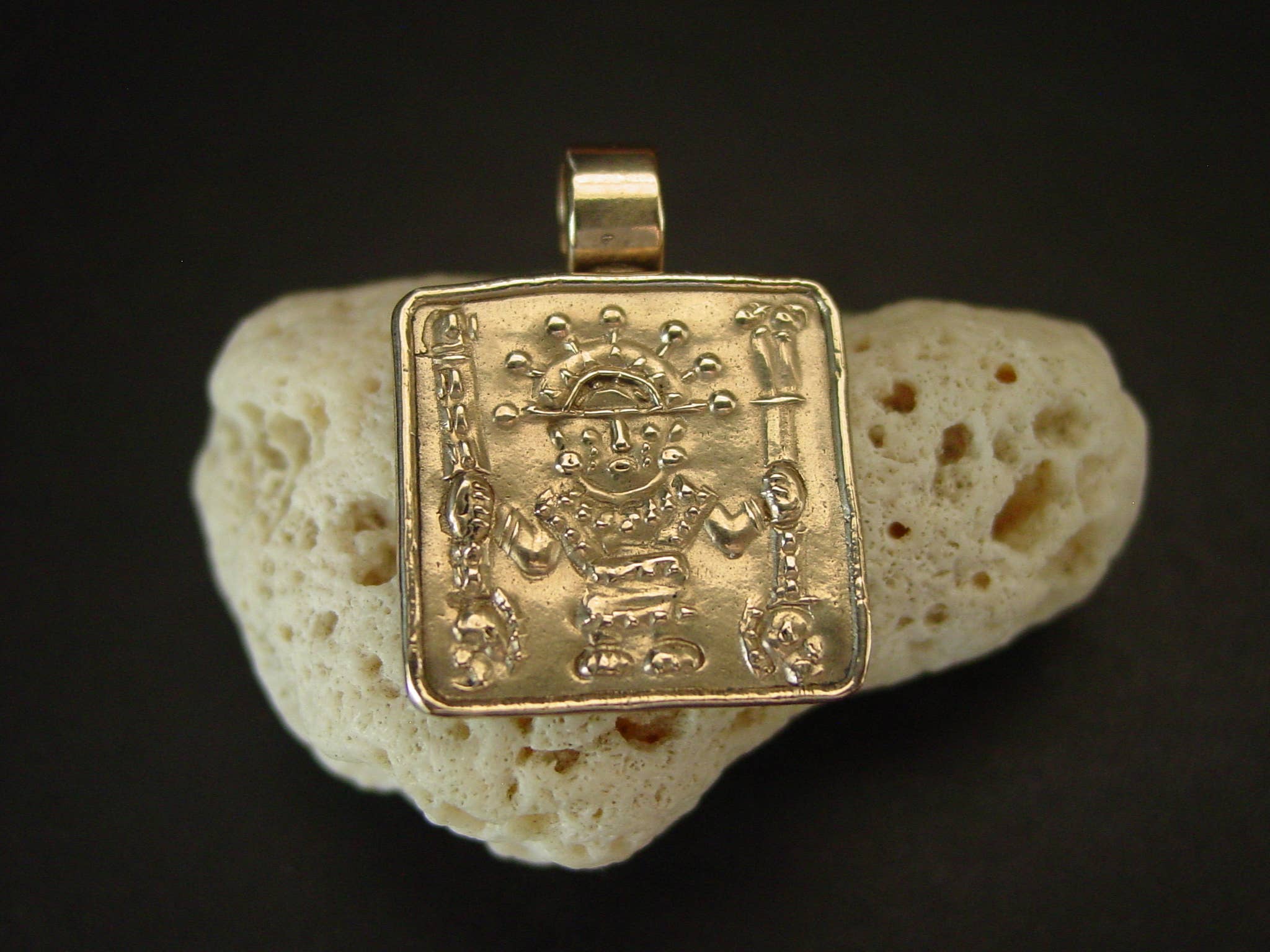 Vis a Vis Jewelry - Vente Breloques/médailles personnalisées - Pendentif Viracocha - Dieu créateur inca - Sculpté à la main6