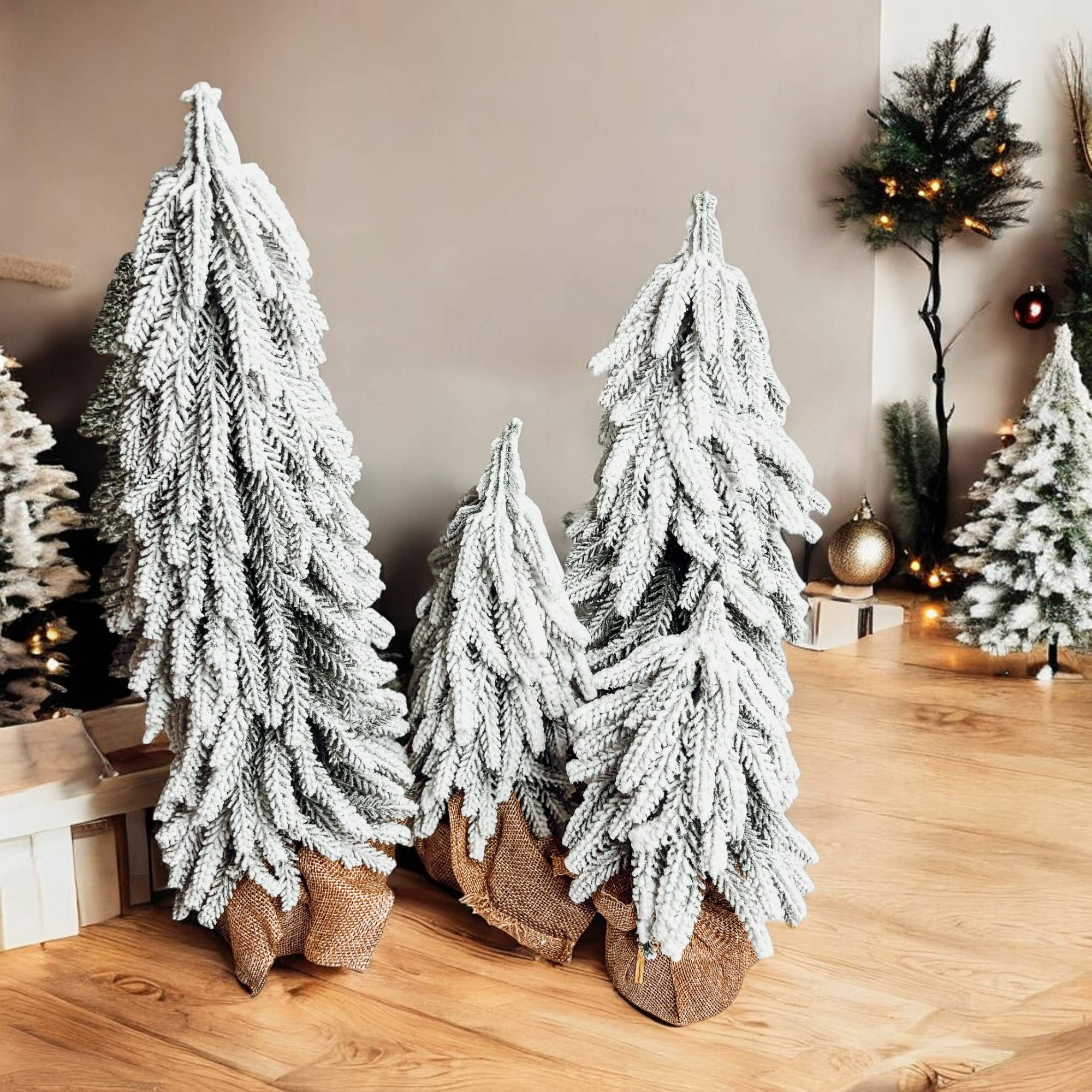 Gia Roma - Wholesale Christmas Decoration - Snow Topped Christmas Trees With Wood & Jute Base, Holiday 23