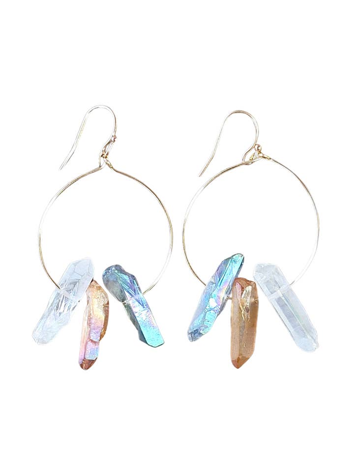 Brinco de argola de ouro com três cristais de quartzo cru em cinza místico, arco-íris e quartzo de pêssego por atacado de A Blonde and Her Bag