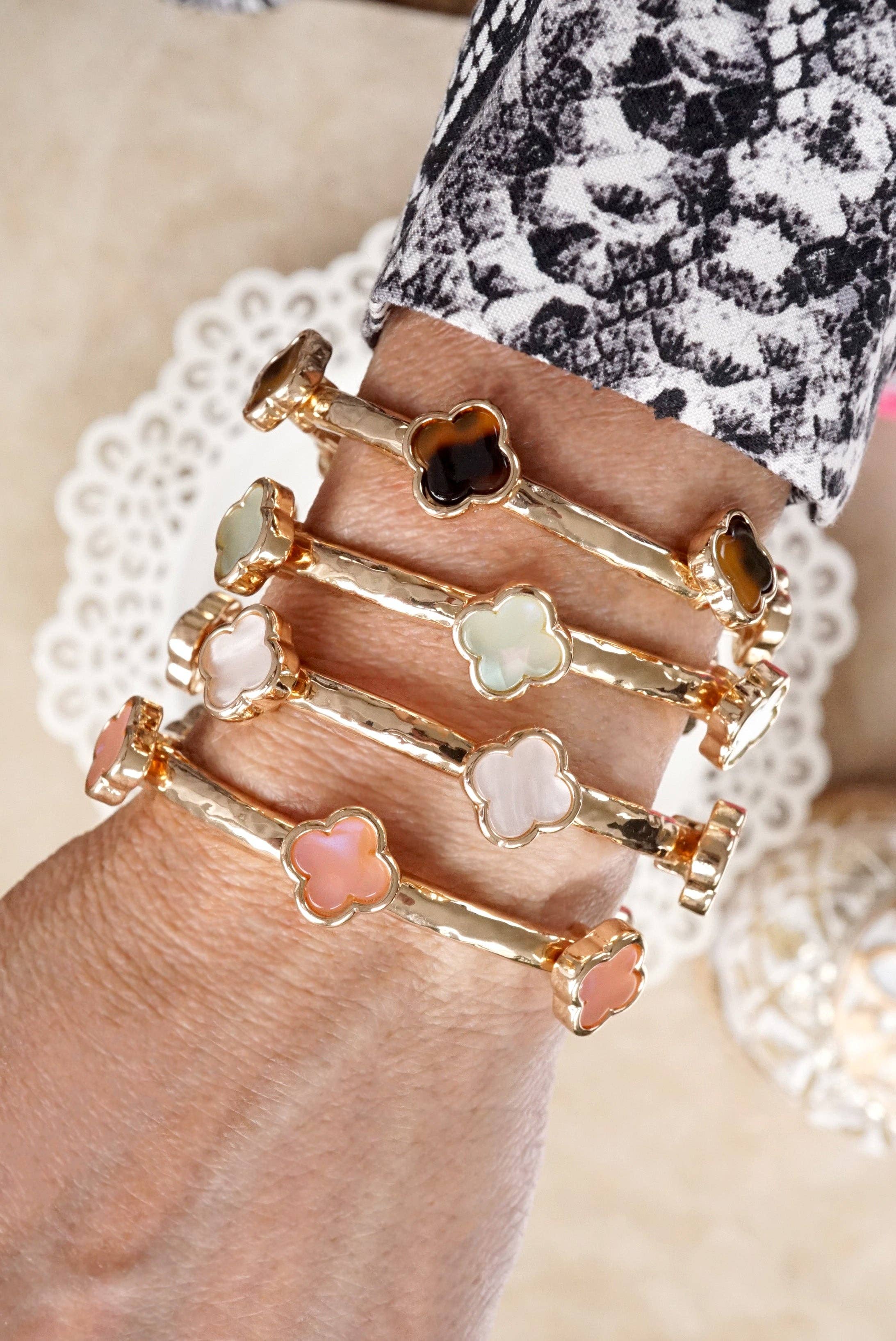 PennyLine inc - Wholesale Bangle Bracelet - Clover Stretchy Bangle Bracelet – White, Pink, Mint, Tortoise4