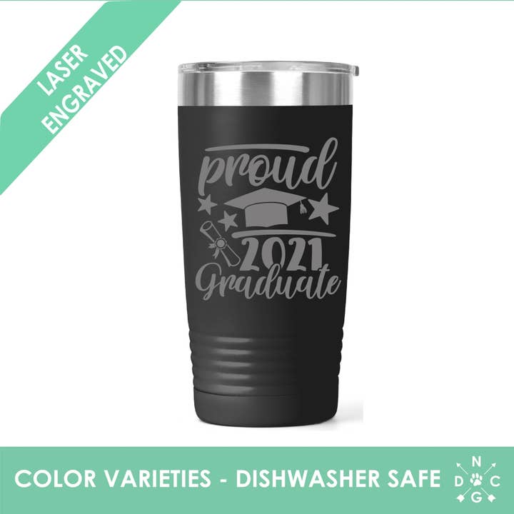 Gobelet Proud 2021 Graduate - Classe de 2021 Gobelet pour la vente par Northern Country Girl Designs, LLC