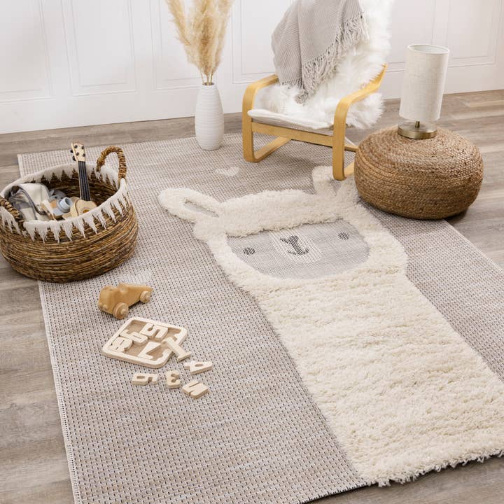 Tapis Kalora en forme de lama beige crème pour enfants pour la vente par Kalora