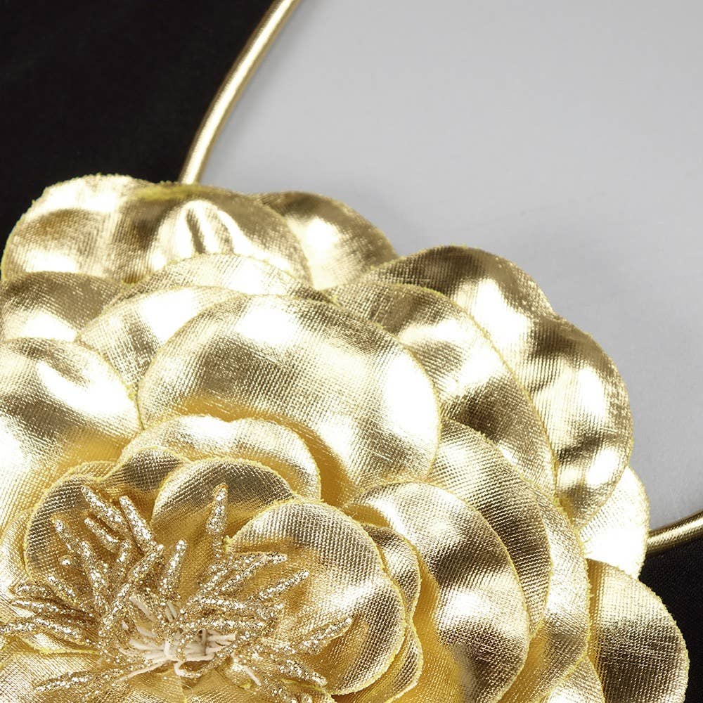 Preto JP22 Macacão sem Costas com Halter e Detalhe Floral Dourado 3D para venda a revendedores na Faire19