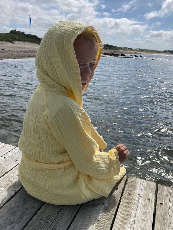 Peignoir enfants jaune en mousseline de coton pour la vente par I MIN STIL