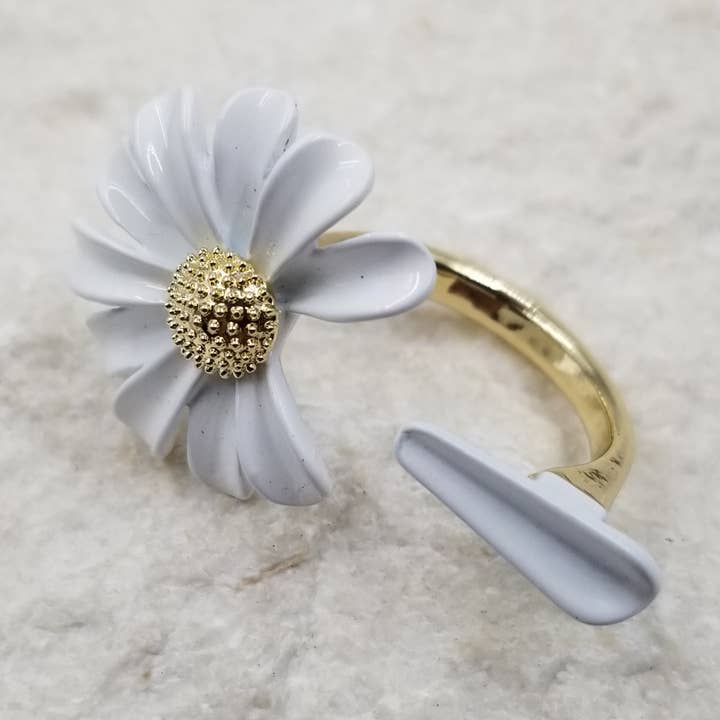 White Daisy Ring for wholesale by Treasure Wholesale