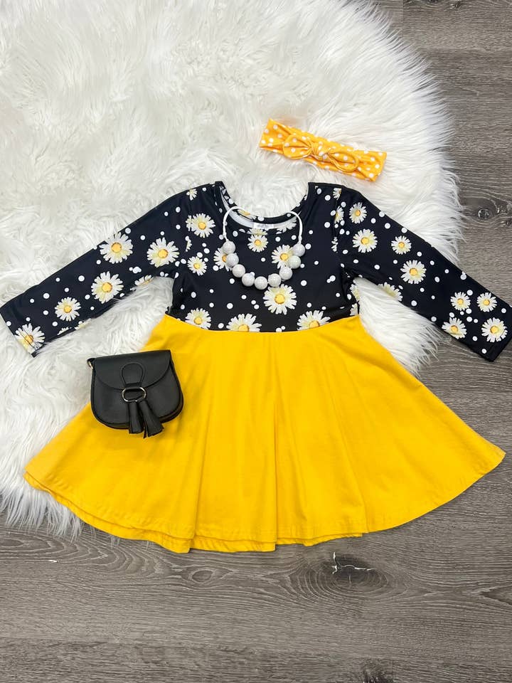 Gelbes Kleid mit Blumen für den Großhandel von Two Cute Boutique LLC