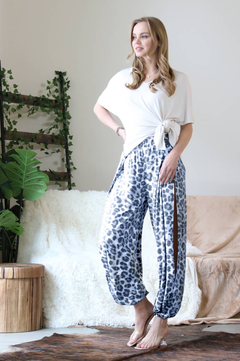 42POPS - Wholesale Pants - Women's - `.Split side pants reg/plus1