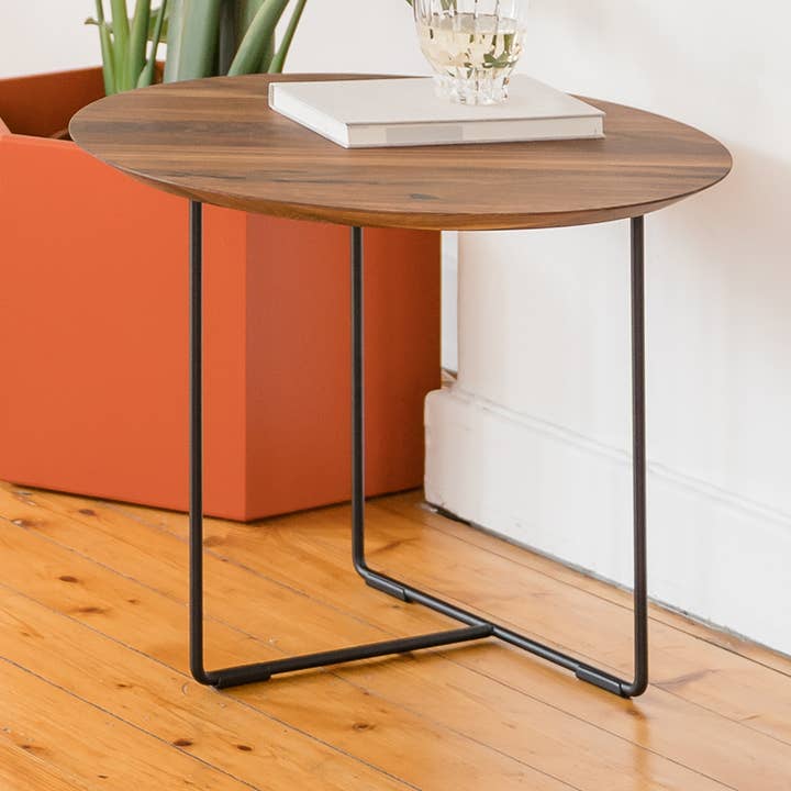 Mesa auxiliar Walnut 01 | Tamaño M | Negro para venta al por mayor de Weld & Co Manuel Welsky