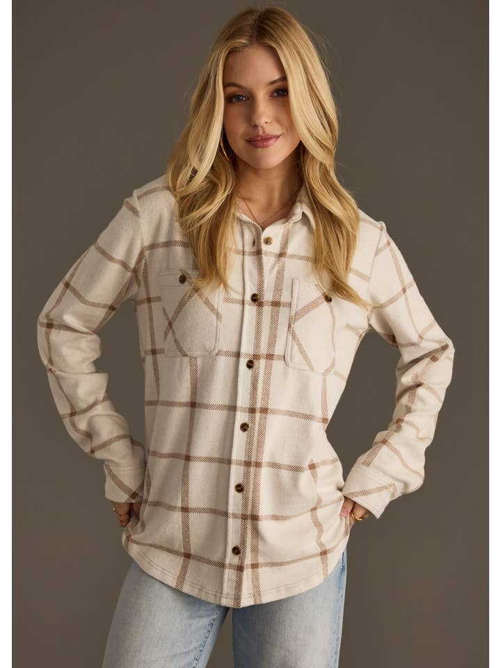 Panache Apparel Co. - Venta al por mayor Camisa con botones - Mujer - Beige & Brown Plaid Button Up2