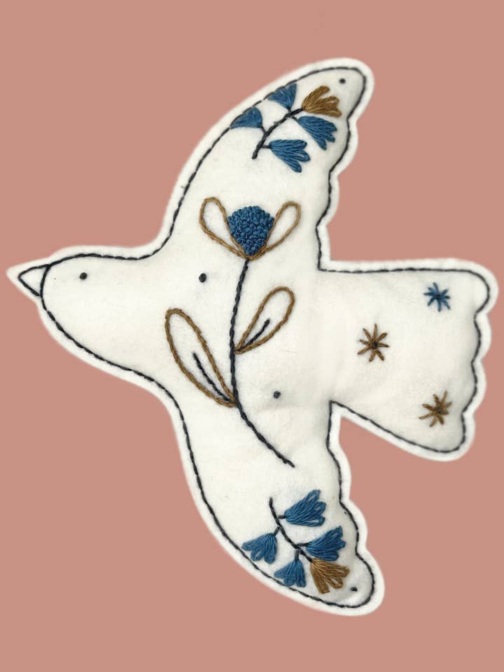 Gestickte Wanddekoration - Schöner blauer Vogel für den Großhandel von Les Yeux fripons