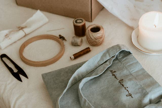 Eloise et moi – wholesale Bärkasse - Dam – Handbroderad bomullstote, växtfärgad väska6