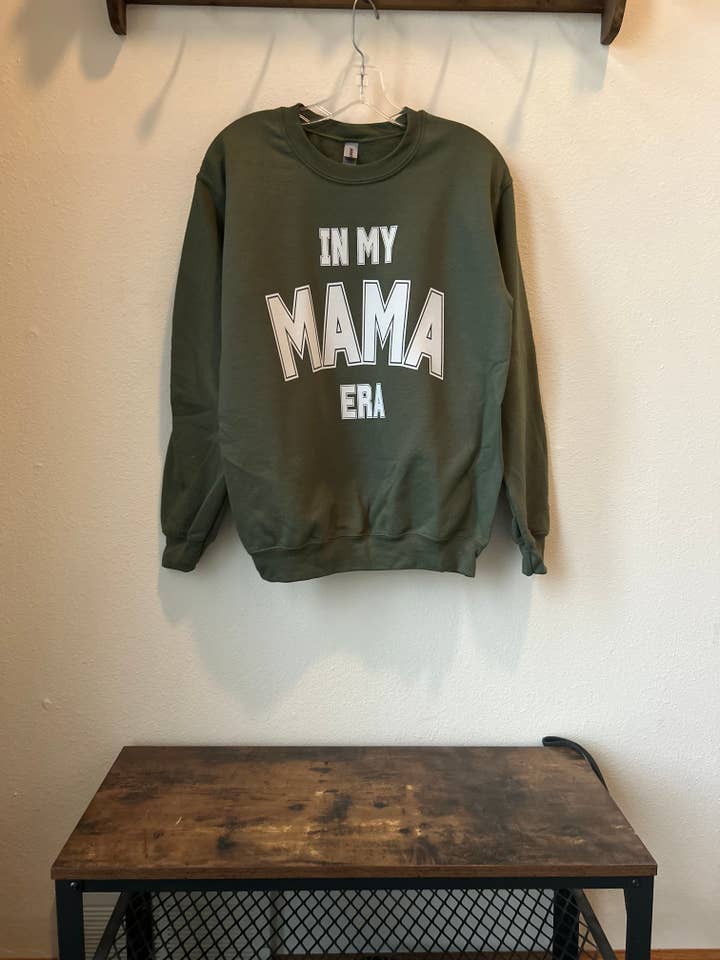 Pull à col rond MAMA Era pour la vente par Wolf Den Boutique