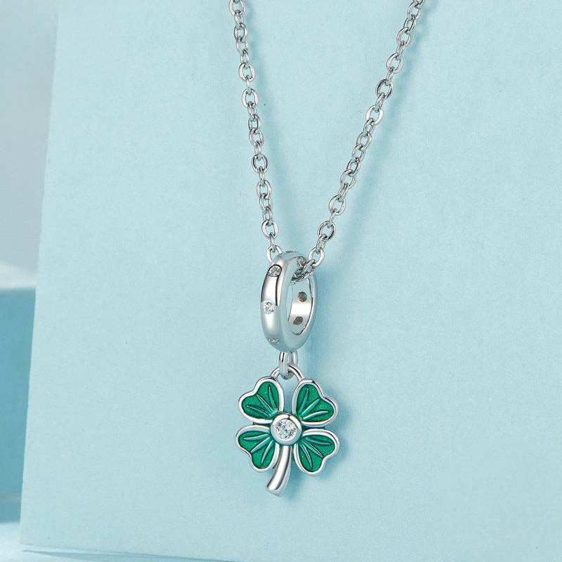 Verdivine – wholesale Pendant/charm necklace – Four Leaf Clover Pendant Necklace3