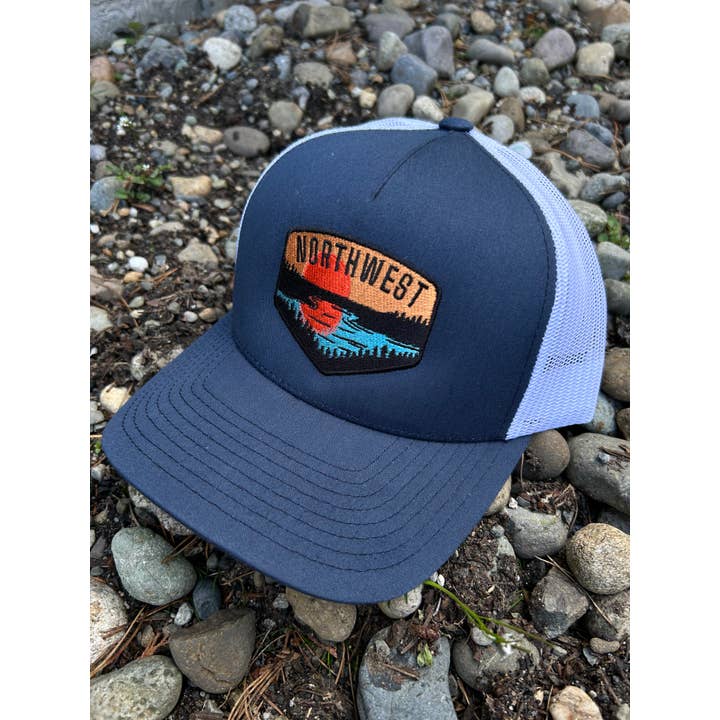 Casquette de camionneur Sunset Lake Trees pour la vente par Direction Apparel