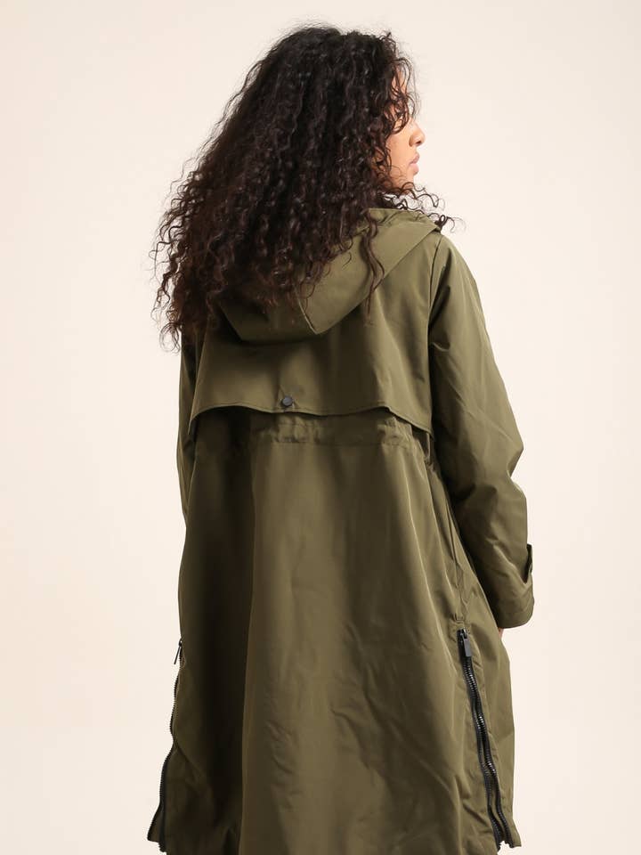 Attrait Paris - Wholesale Raincoat - Women's - Long and elegant raincoat - Plus sizes4