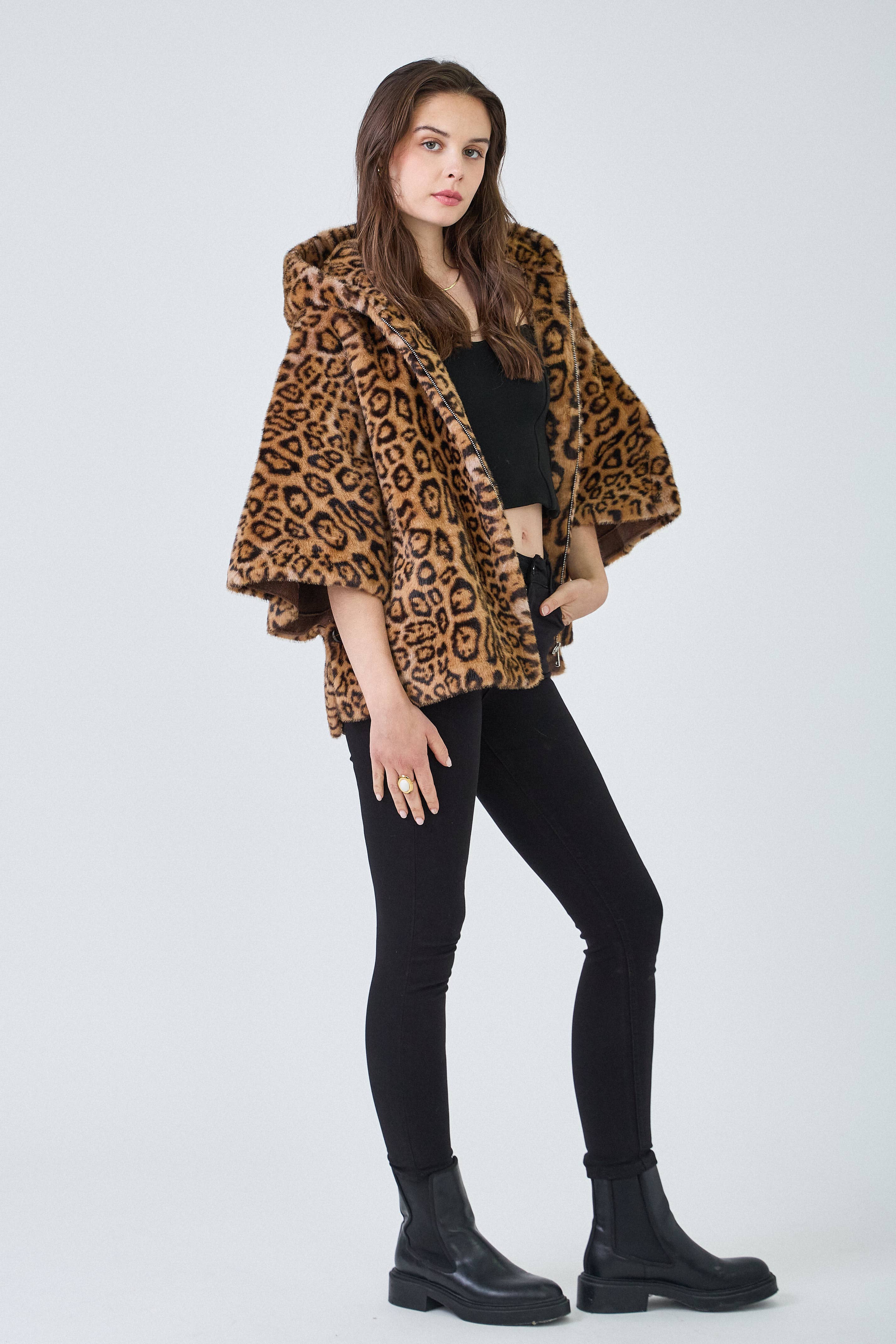 Giovanni Paris - Vendita all'ingrosso Pelliccia/Pelliccia sintetica - Donna - Mantella Alizée con cappuccio in ecopelliccia28